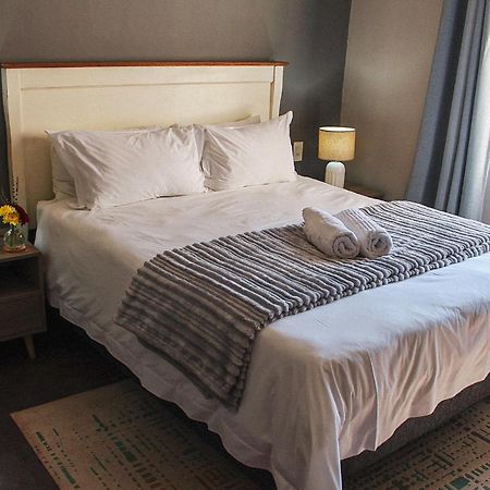 Modern Farm Apartment Lichtenburg Bagian luar foto