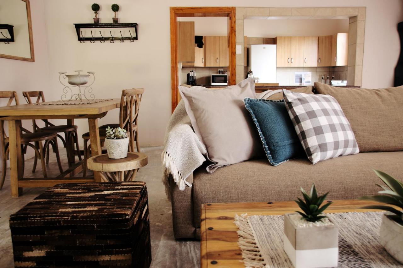 Modern Farm Apartment Lichtenburg Bagian luar foto