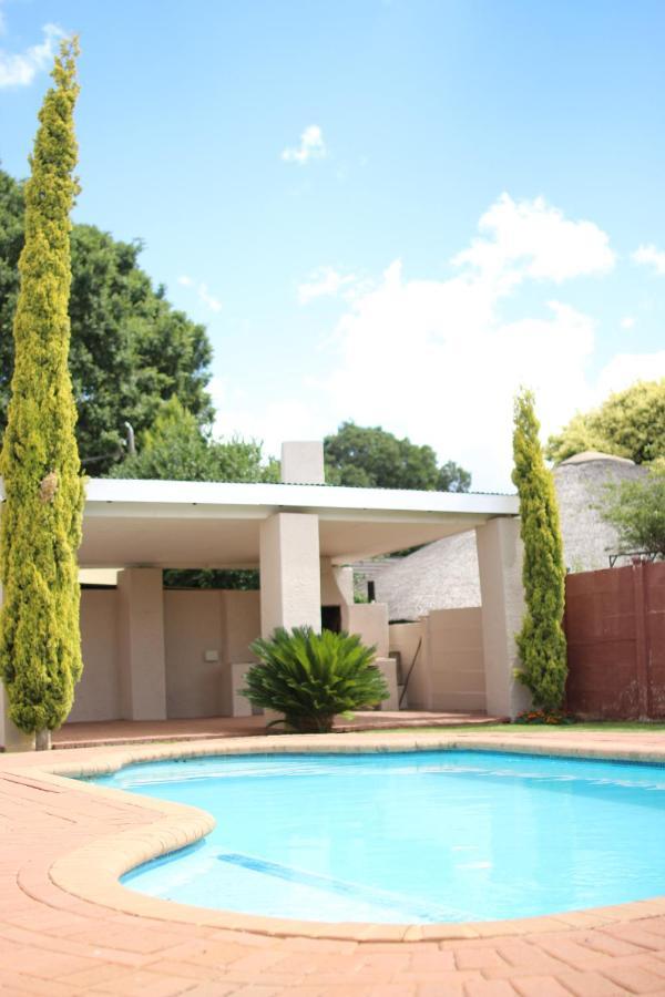 Modern Farm Apartment Lichtenburg Bagian luar foto