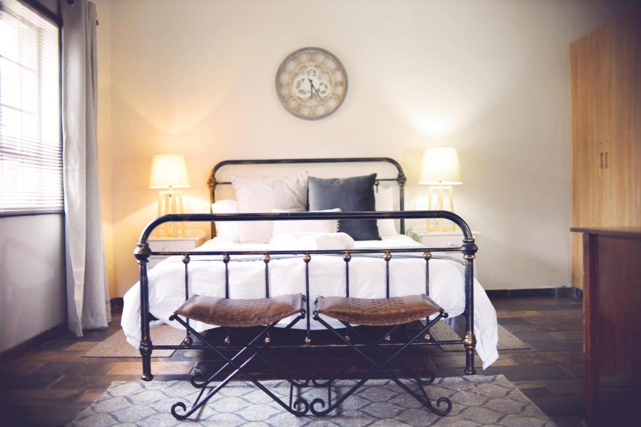 Modern Farm Apartment Lichtenburg Bagian luar foto