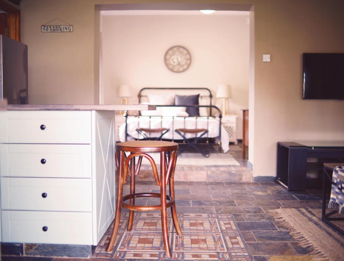 Modern Farm Apartment Lichtenburg Bagian luar foto