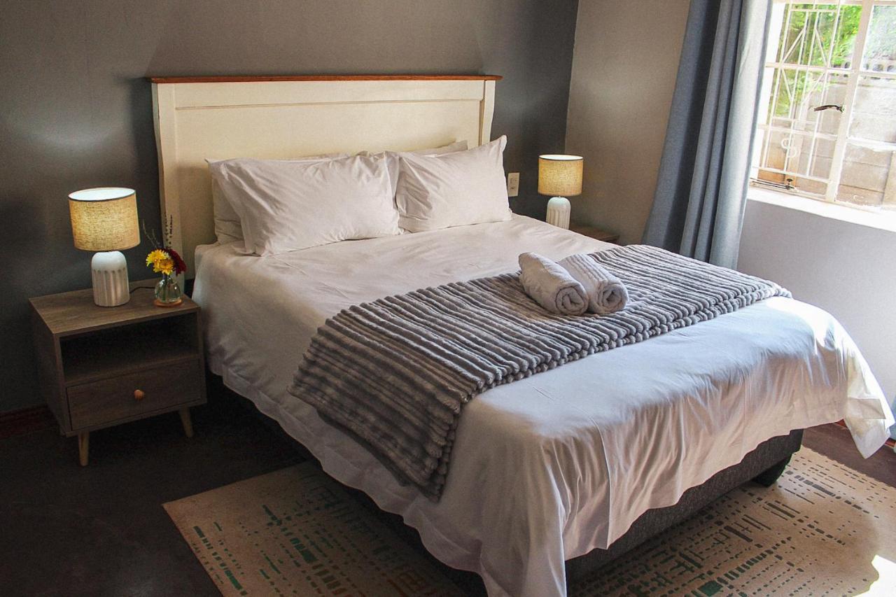 Modern Farm Apartment Lichtenburg Bagian luar foto