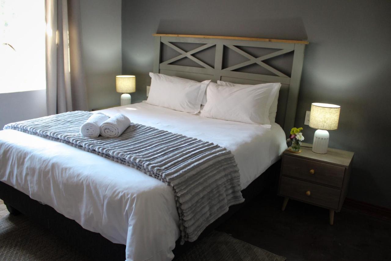 Modern Farm Apartment Lichtenburg Bagian luar foto