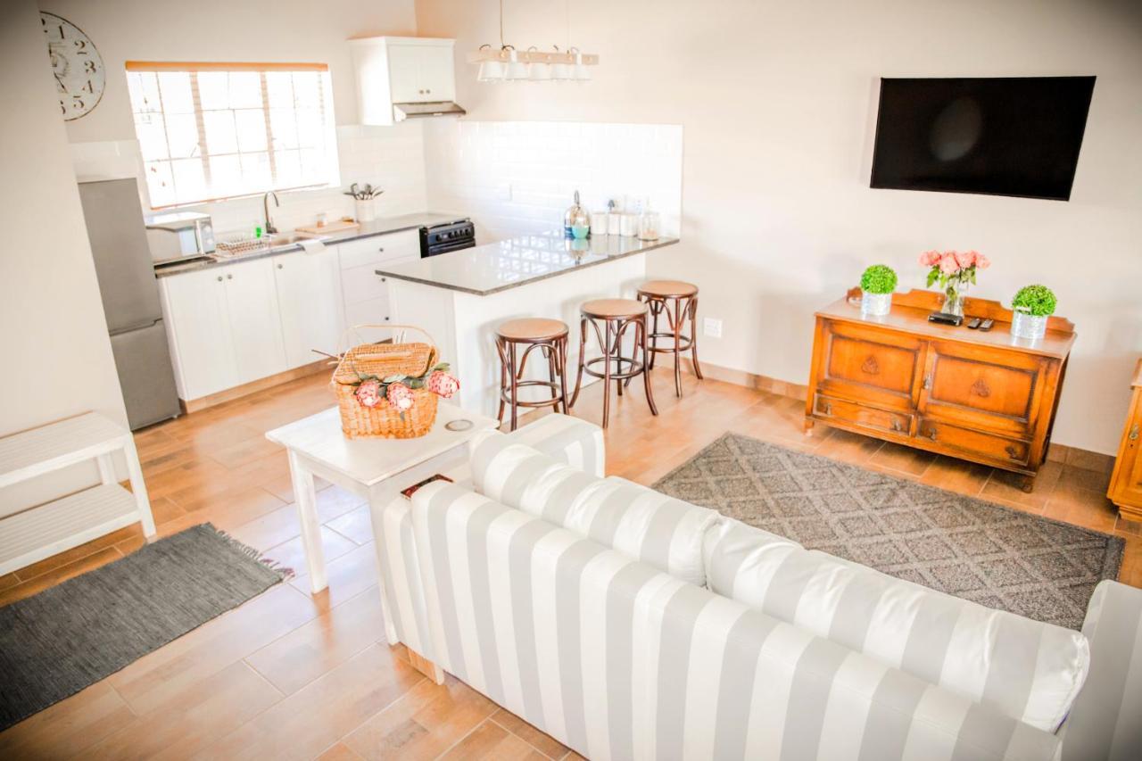 Modern Farm Apartment Lichtenburg Bagian luar foto