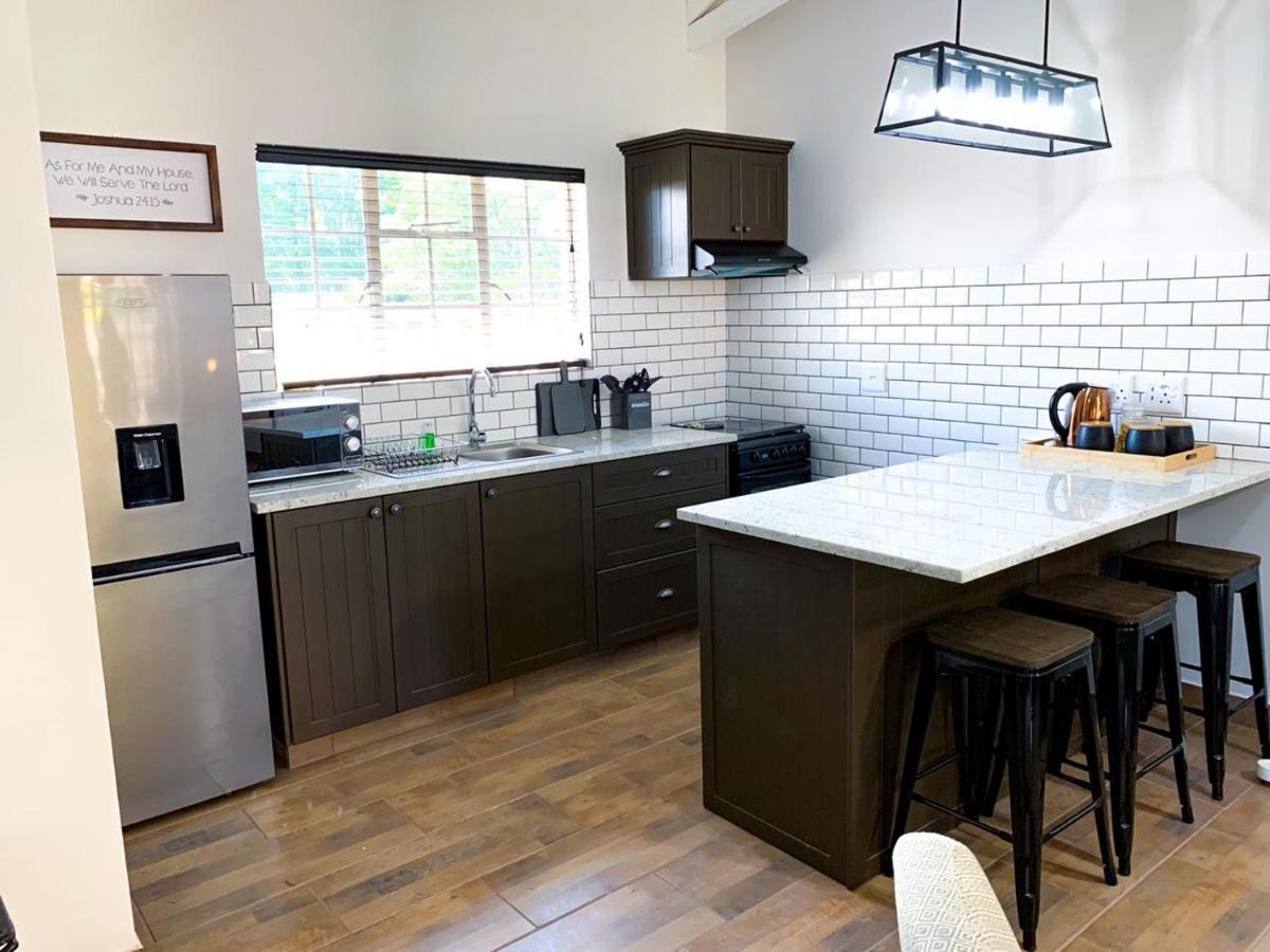 Modern Farm Apartment Lichtenburg Bagian luar foto