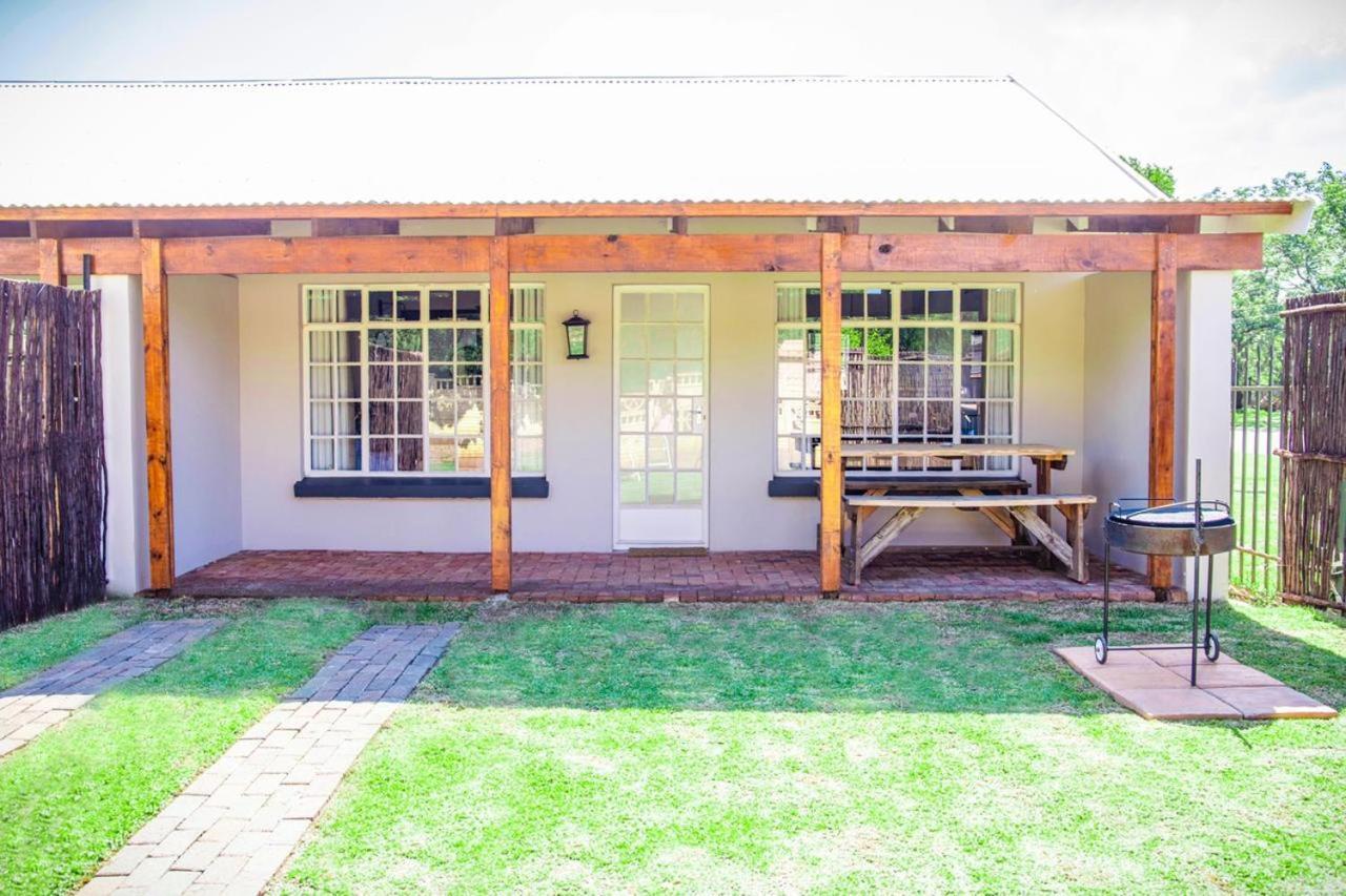 Modern Farm Apartment Lichtenburg Bagian luar foto
