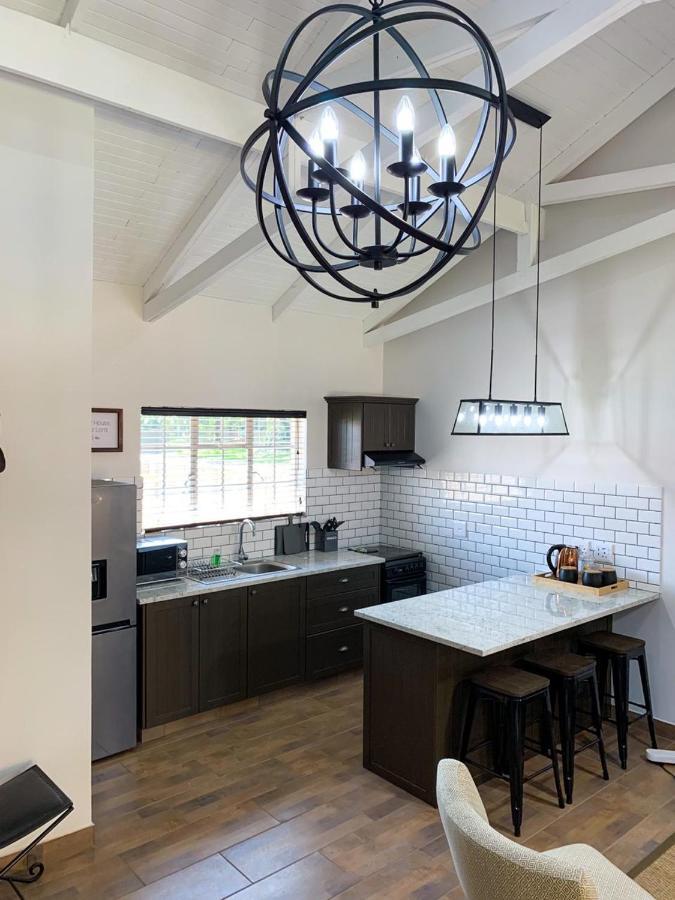 Modern Farm Apartment Lichtenburg Bagian luar foto